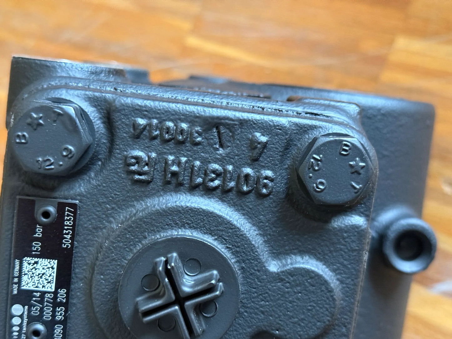 ORIGINAL Iveco Hydro-Lenkung 504318377 NEU