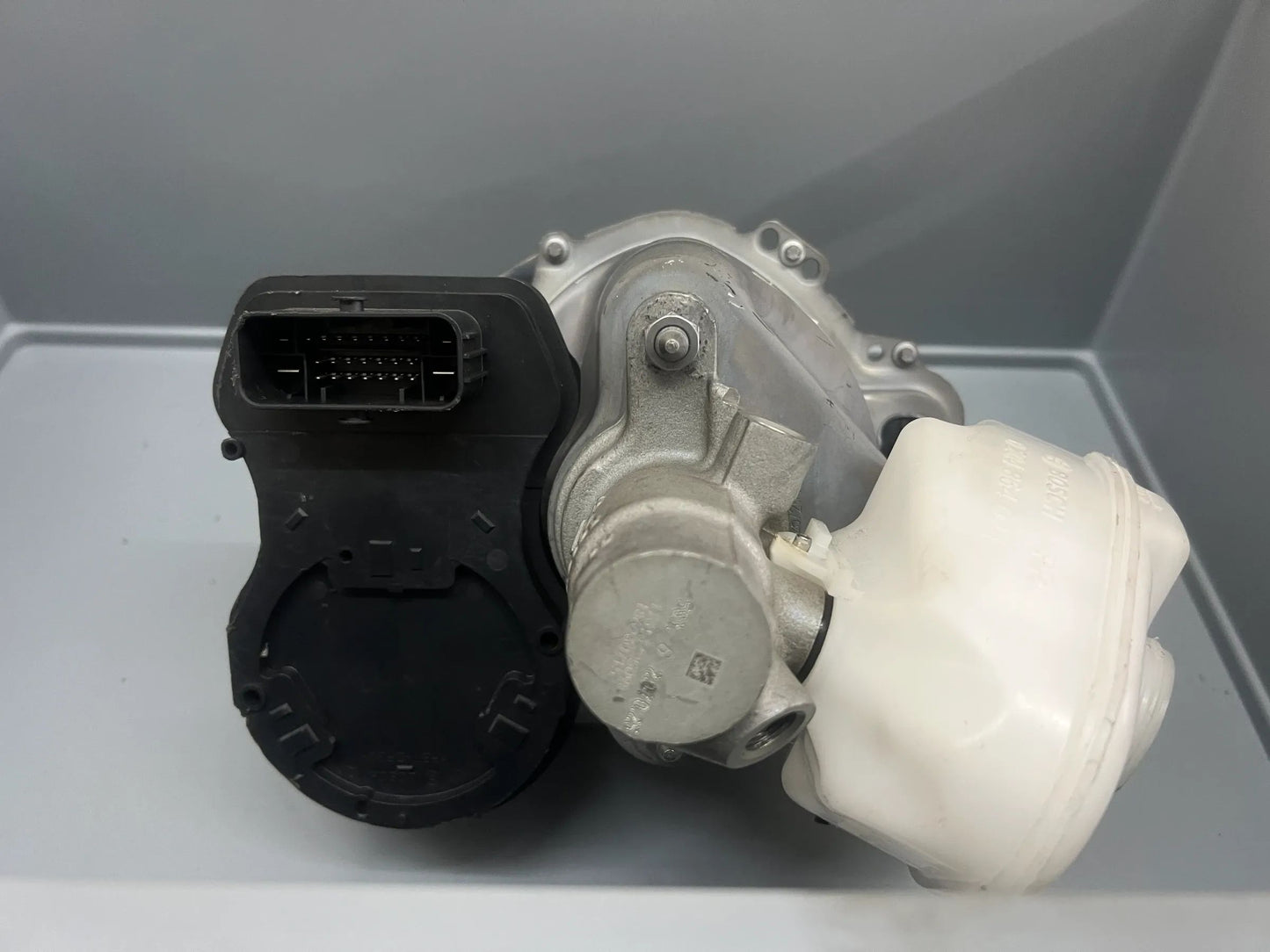 Original Mercedes-Benz 206 236 Steuergerät Bremskraftverstärker A2369008103 NEU