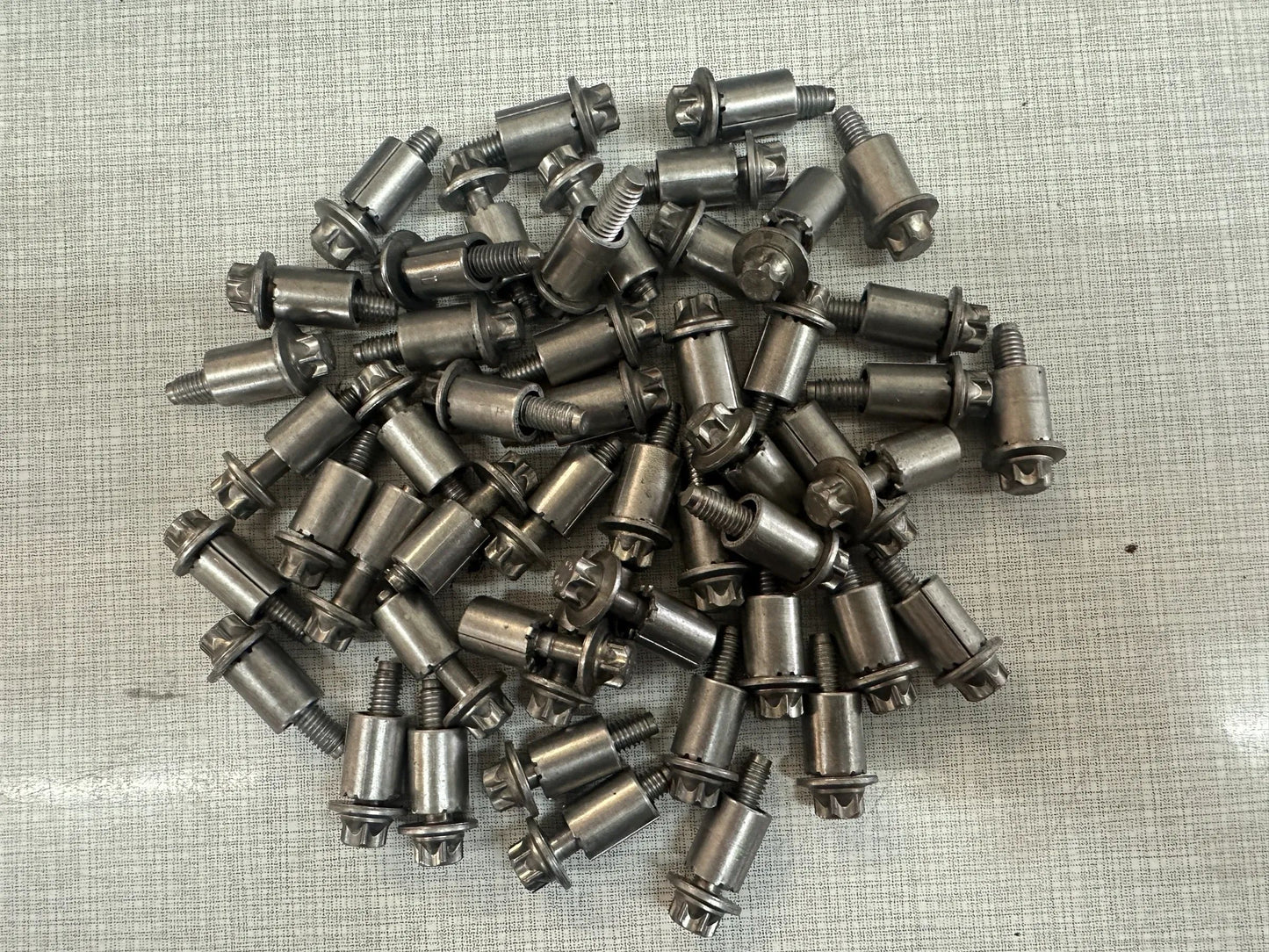 50X Original Mercedes-Benz Schraube für Ansaugbrücke NEU