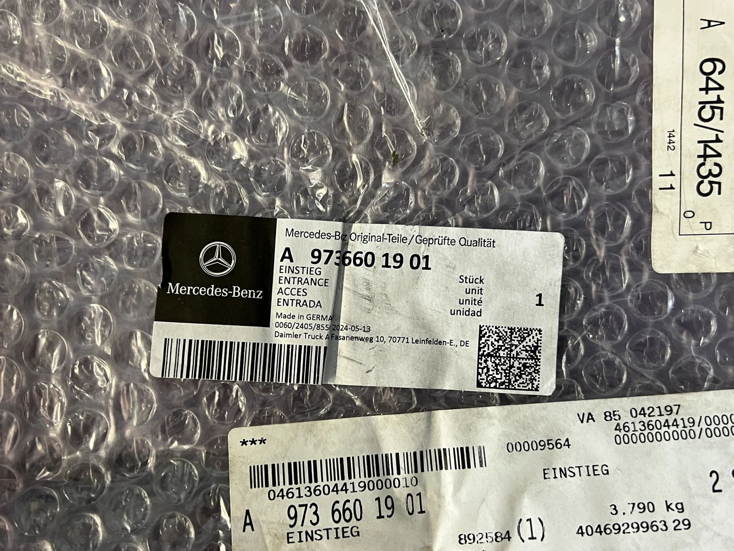 Original Mercedes-Benz Einstieg A9736601901 NEU