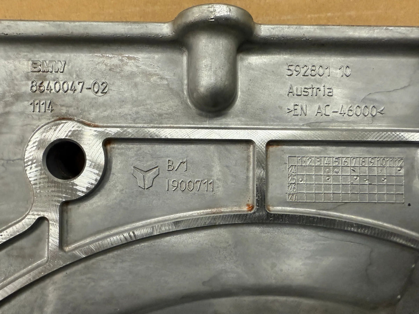 Original BMW Steuerkettenabdeckung 8640047 NEU