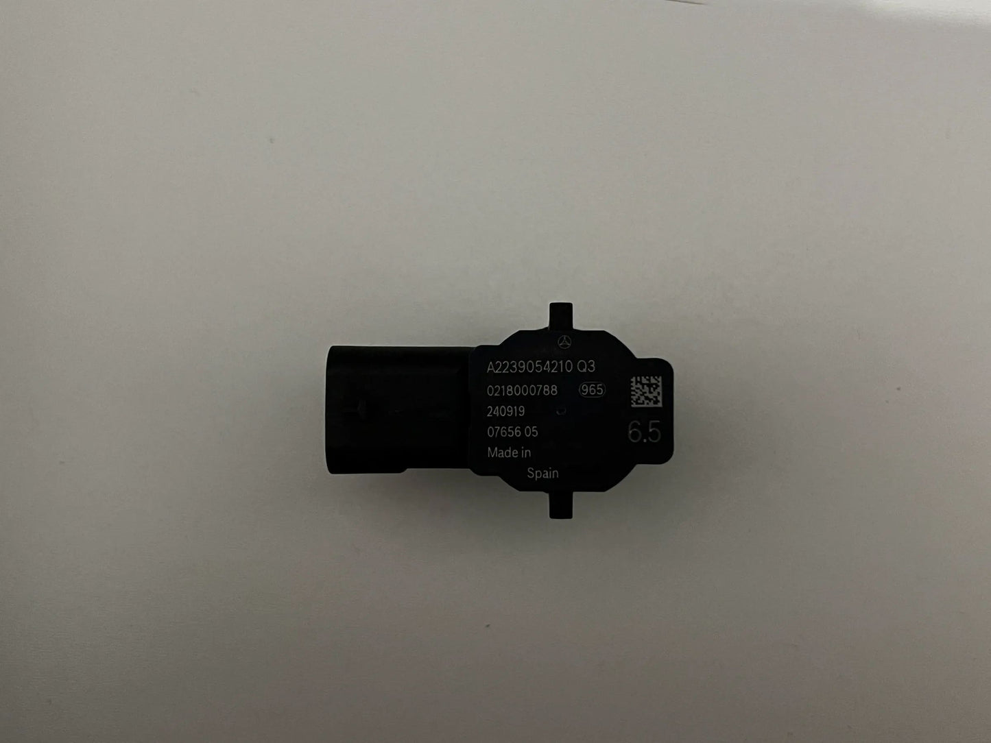 ORIGINAL Mercedes-Benz Parktronik Sensor PDC PTS Parksensor A2239054210 NEU