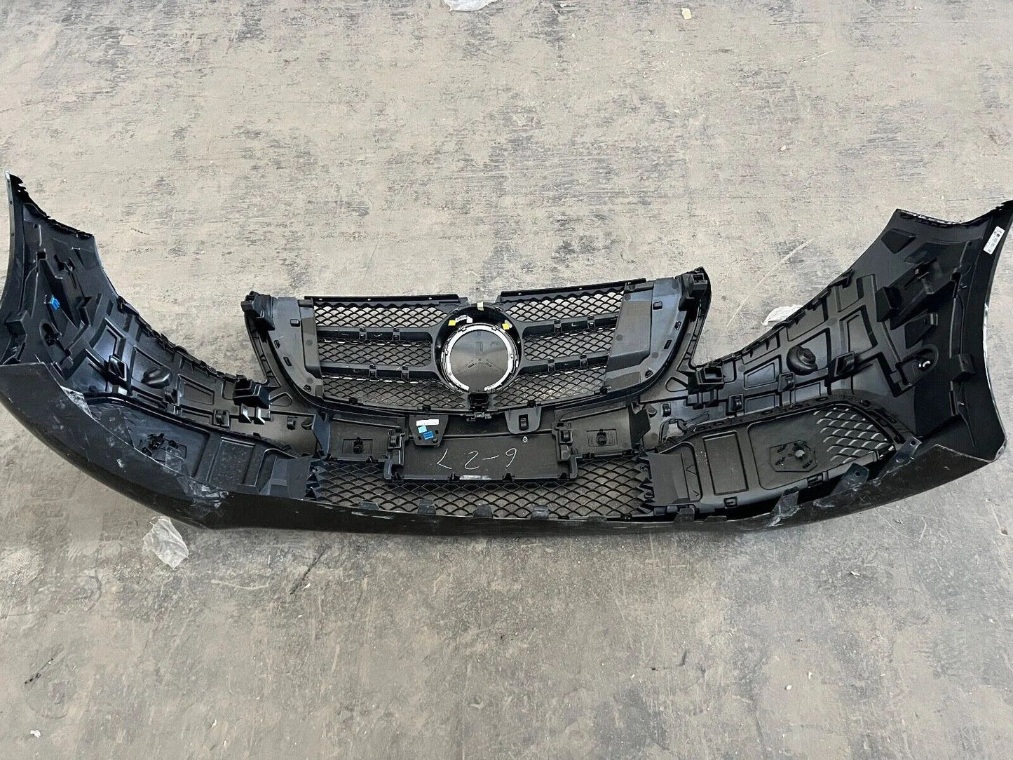 Mercedes Benz V-Klasse W447 Front-Stoßstange Obisidianschwarz-Metallic