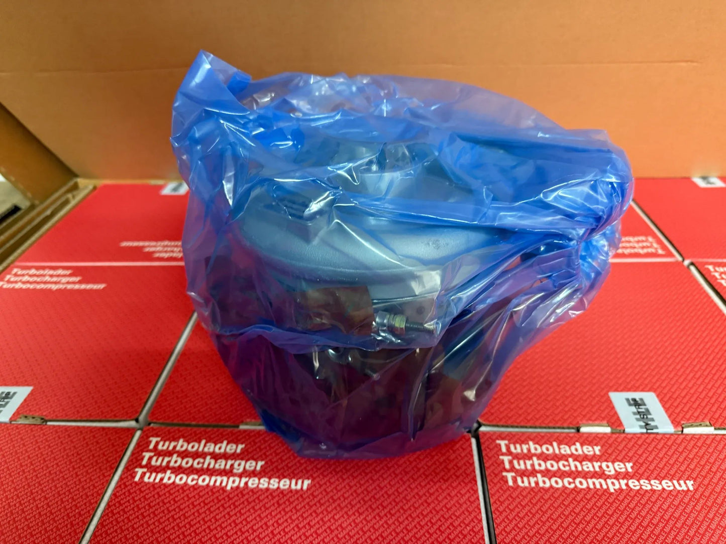 Original Mahle Scania Turbolader 061TC15143000 NEU