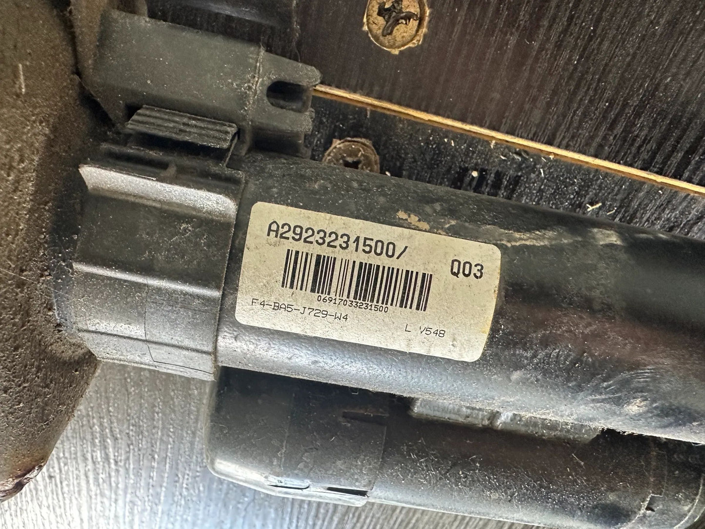 Original Mercedes-Benz GLE C292 Stoßdämpfer VORNE LINKS A2923200700 NEU