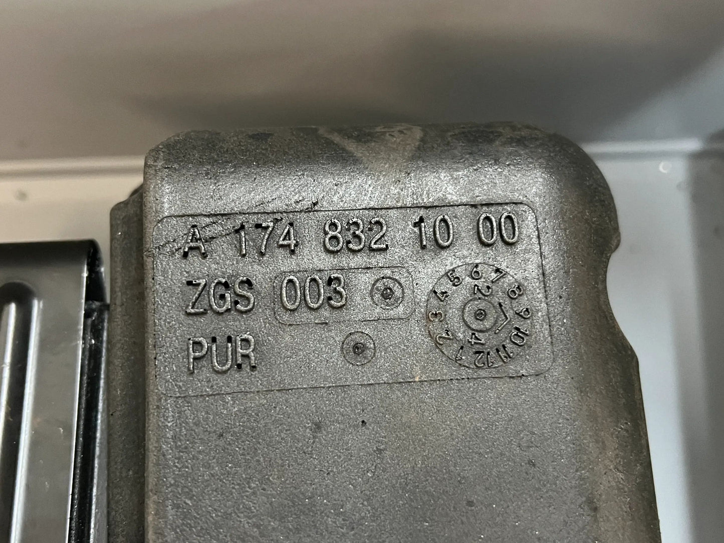 Original Mercedes-Benz Gehäuse Klimakompressor A1748308901 NEU