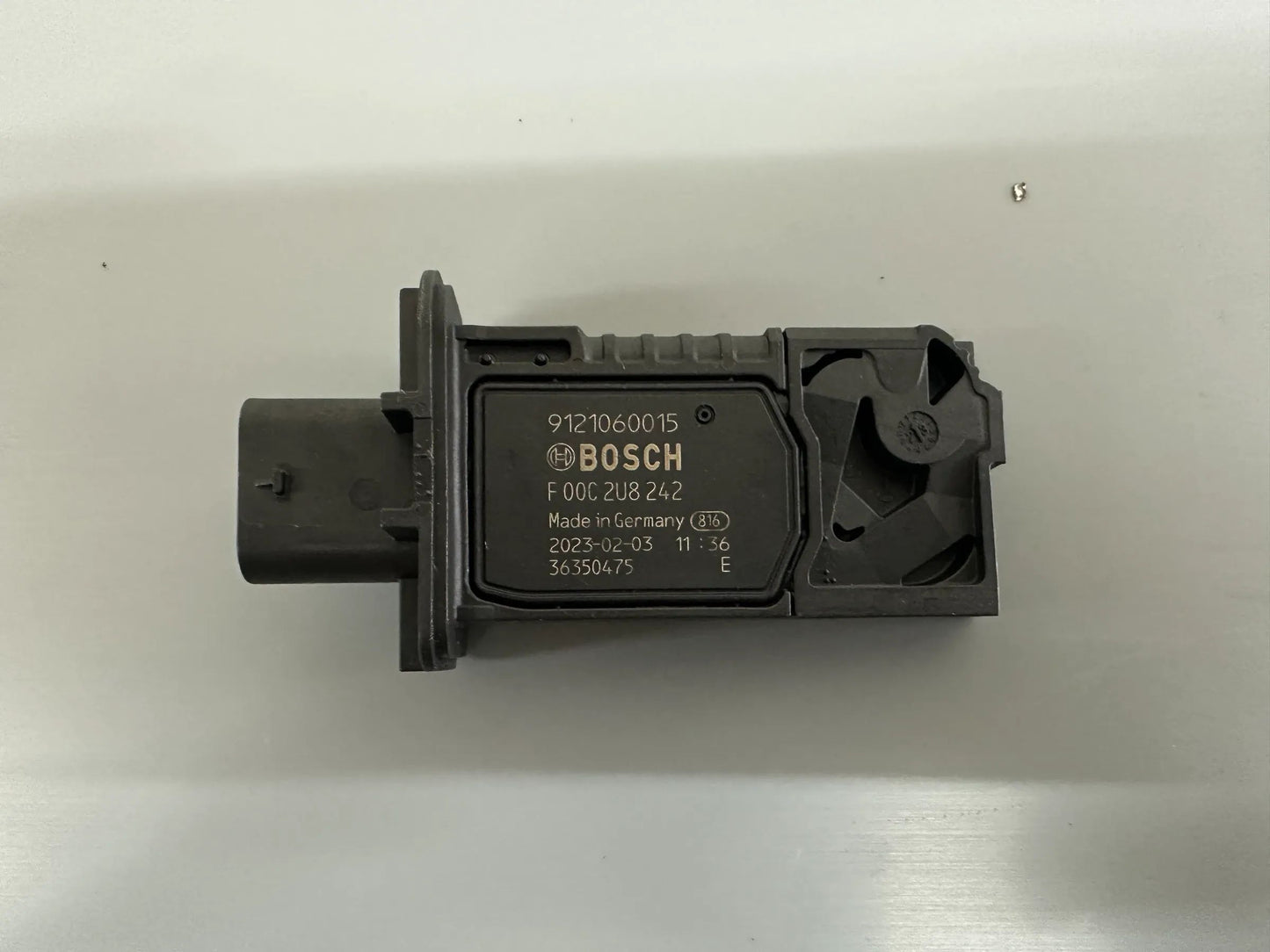 BOSCH Luftmassenmesser F00C2U8242 NEU