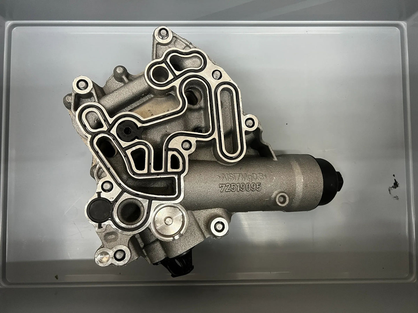 Original Mercedes Benz Ölkühler mit Ölfilter A6561804600 NEU