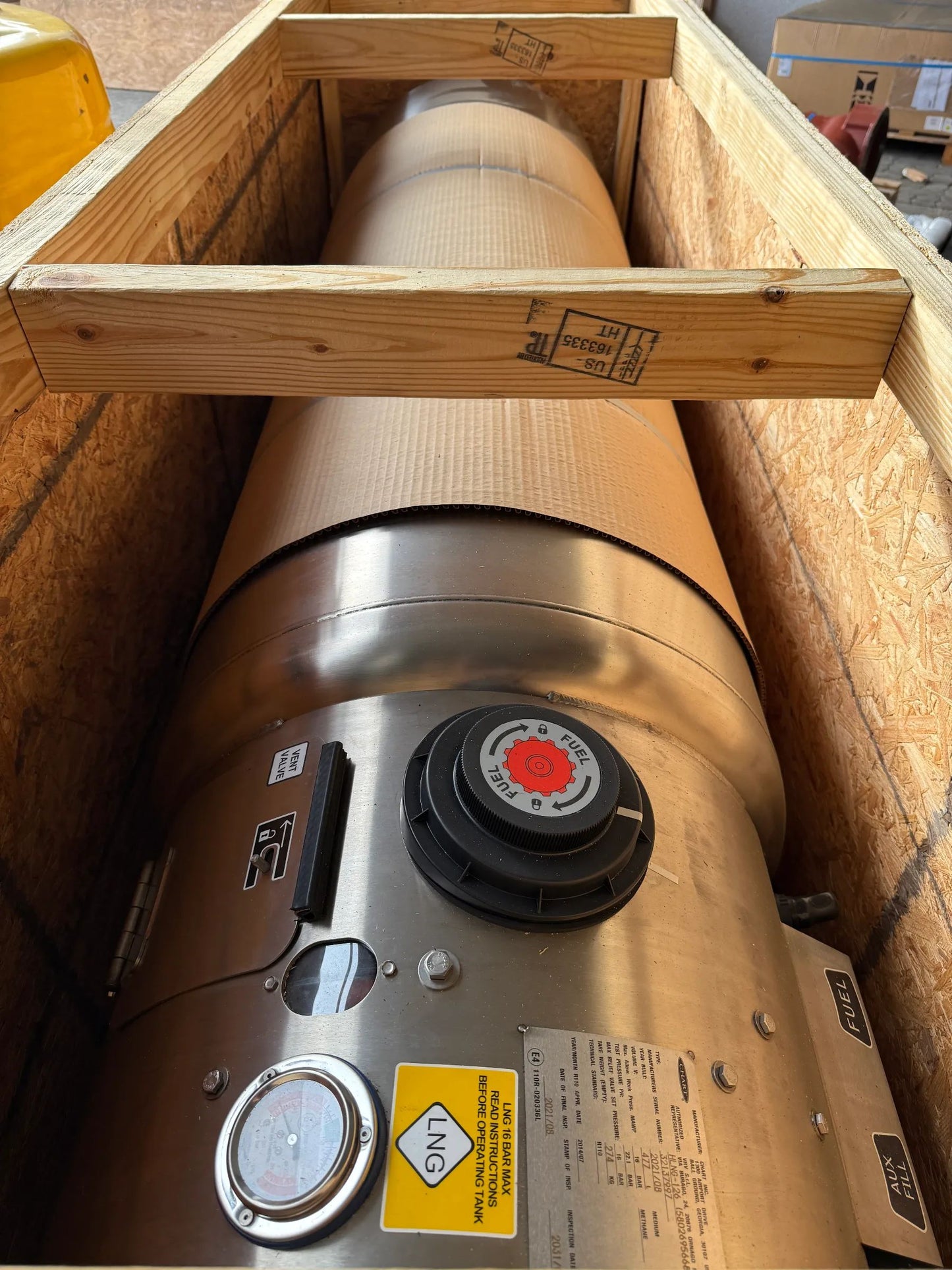 ORIGINAL Iveco S-WAY Tank HLNG-126 5802695668 NEU