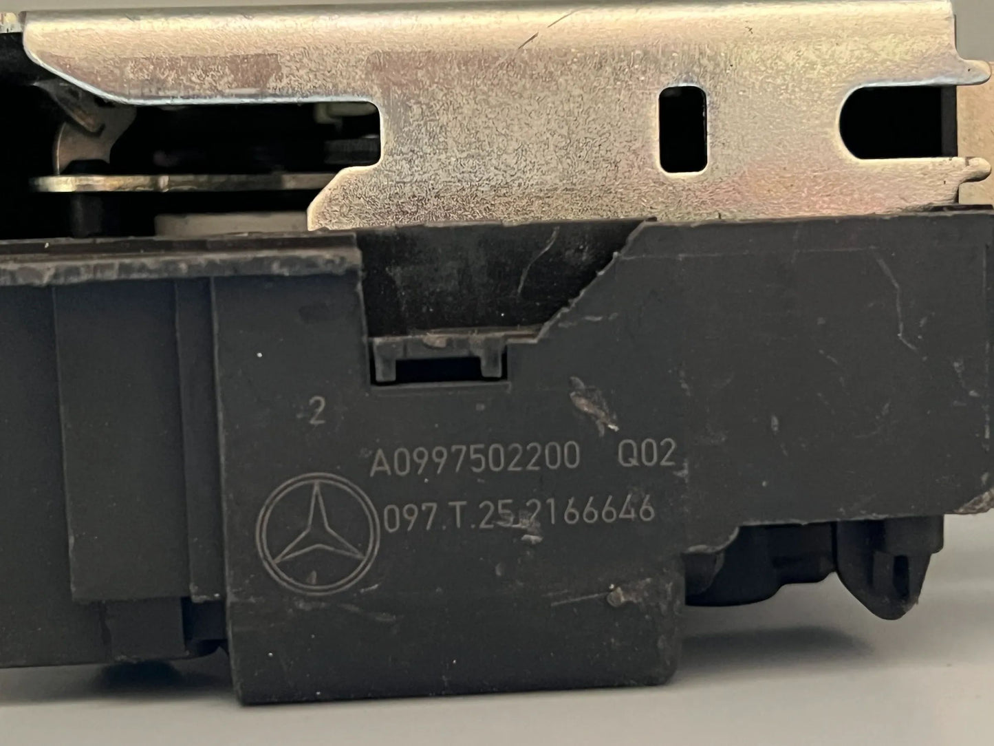 Original Mercedes-Benz W174/178/236 Schloss Heck A0997502200 NEU