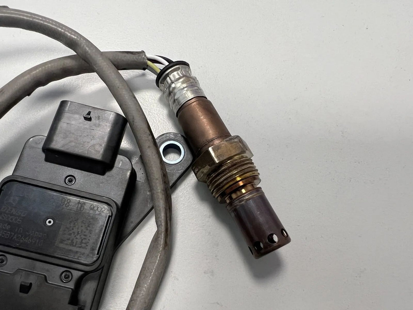 ORIGINAL Mercedes Benz NOX SENSOR Vor SCR Katalysator A0009059816 NEU