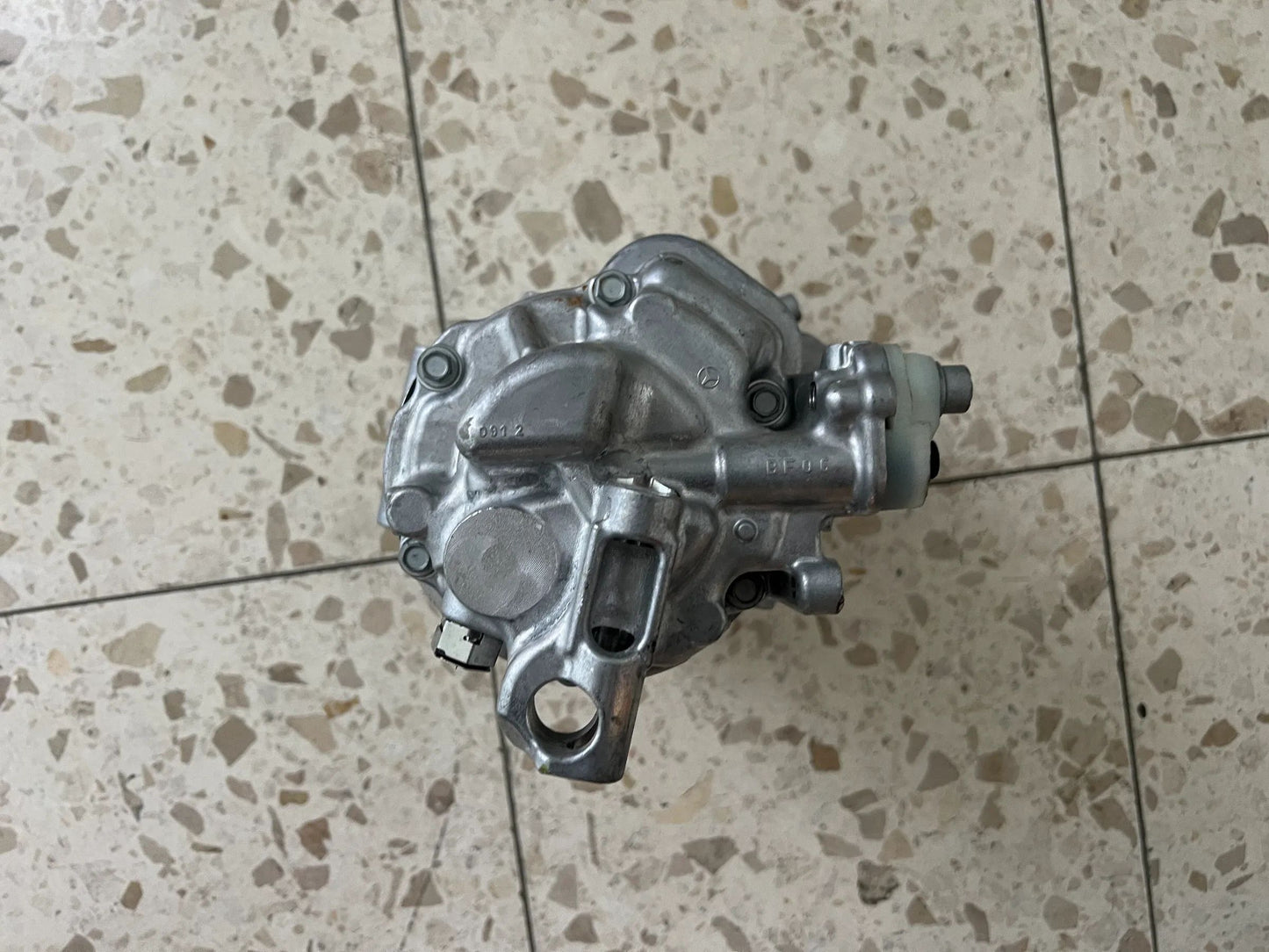Original Mercedes-Benz Kältemittelverdichter Klimakompressor A0008304404 NEU