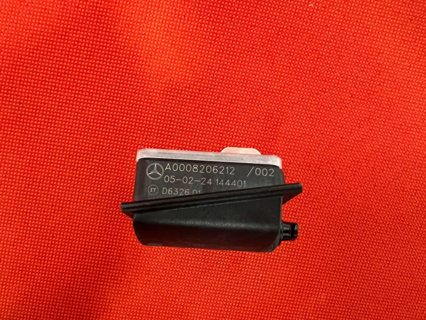 ORIGINAL Mercedes Benz ZENTRALVERRIEGELUNGSMOTOR Steckdosenmulde A0008206212 NEU