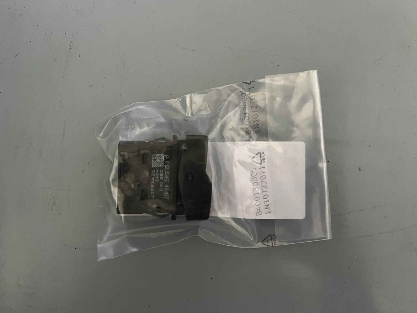 Original Mercedes-Benz Wippschalter A0125454007 NEU