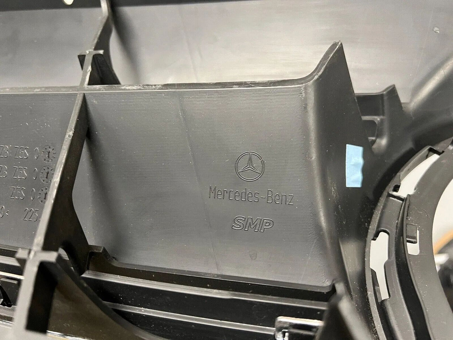 ORIGINAL Mercedes Benz W447/W448 Vito Schutzgitter Kühlergrill A4478883600