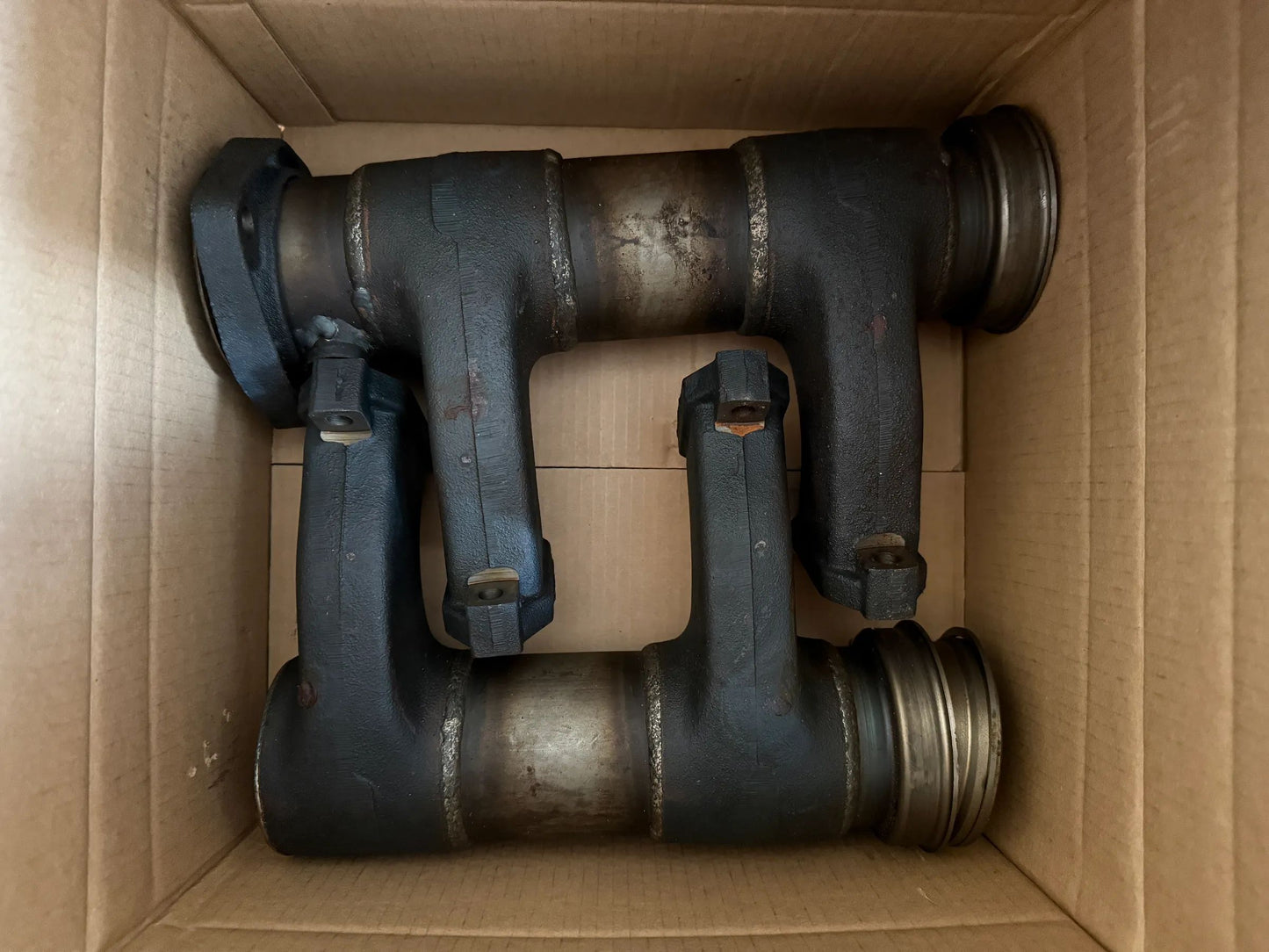 ORIGINAL Iveco Auspuffkrümmer 2143859 NEU