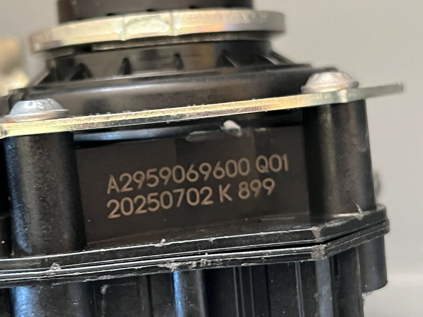 Mercedes-Benz Antriebseinheit Heckdeckel-Fernschließung A2959069600 NEU