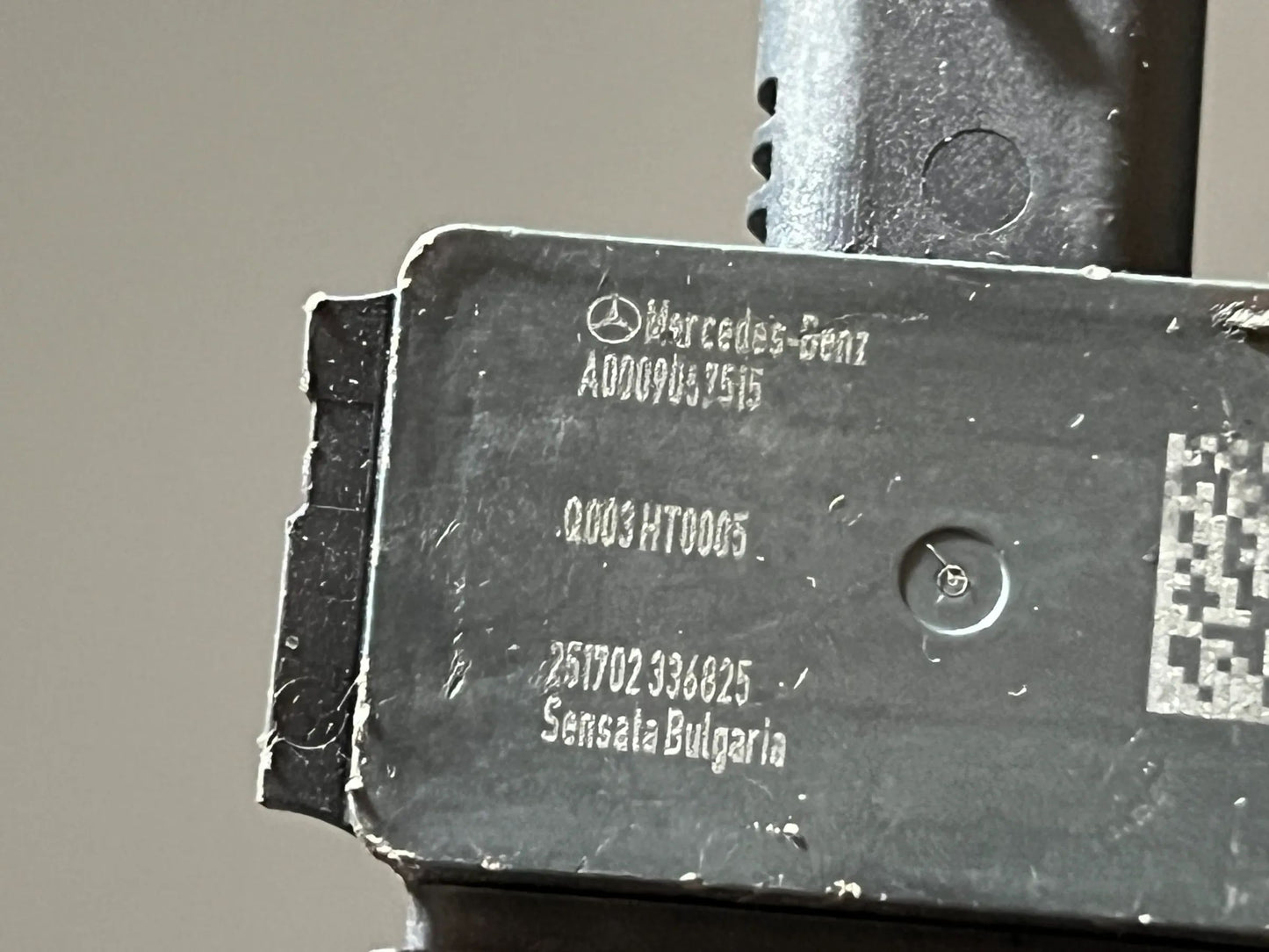 Original Mercedes-Benz Temperatursensor A0009057515 NEU