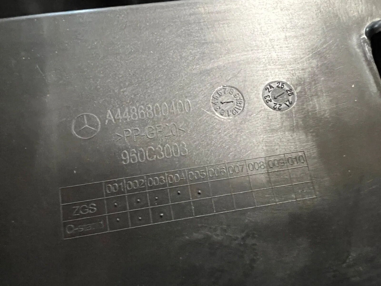 ORIGINAL MercedesBenz Cupholder Halter W447 V-Klasse/Vito mit Ablage A4486800400