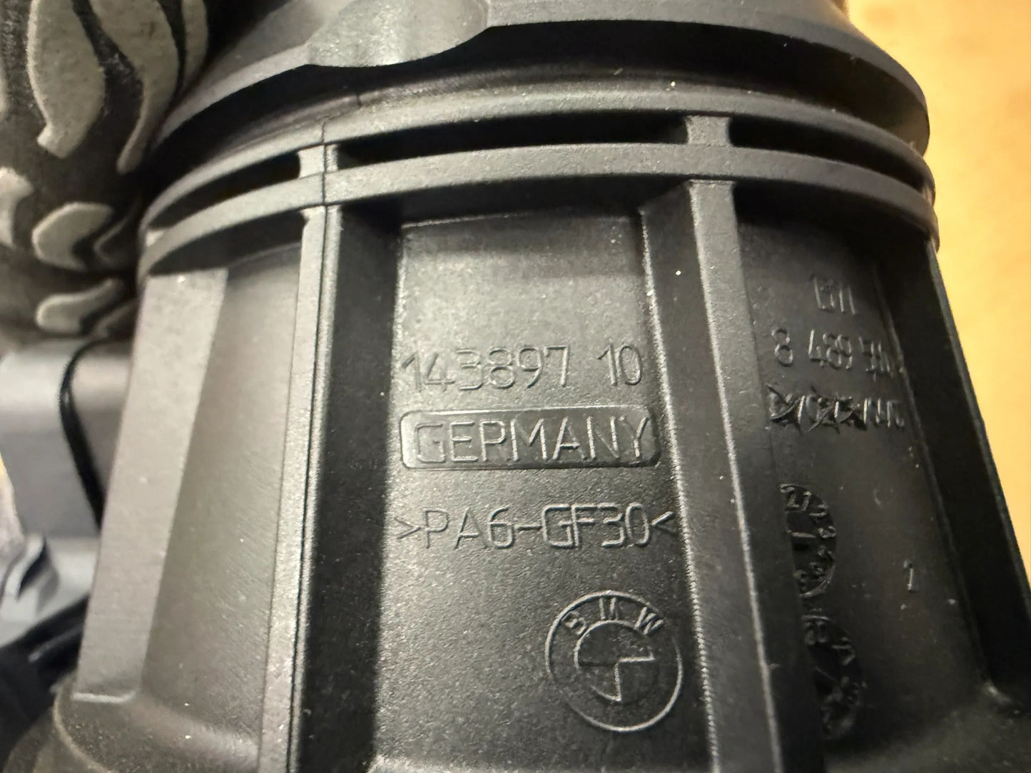 Original BMW Ladeluftrohr 8489560 13718489560 NEU
