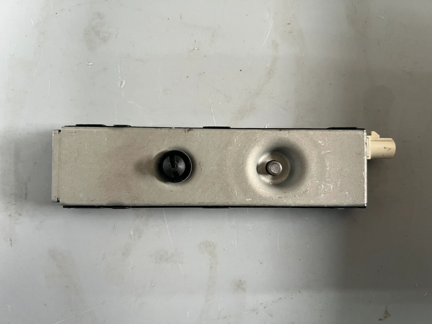 Original Mercedes Benz Antennenverstärker A2139057100 NEU