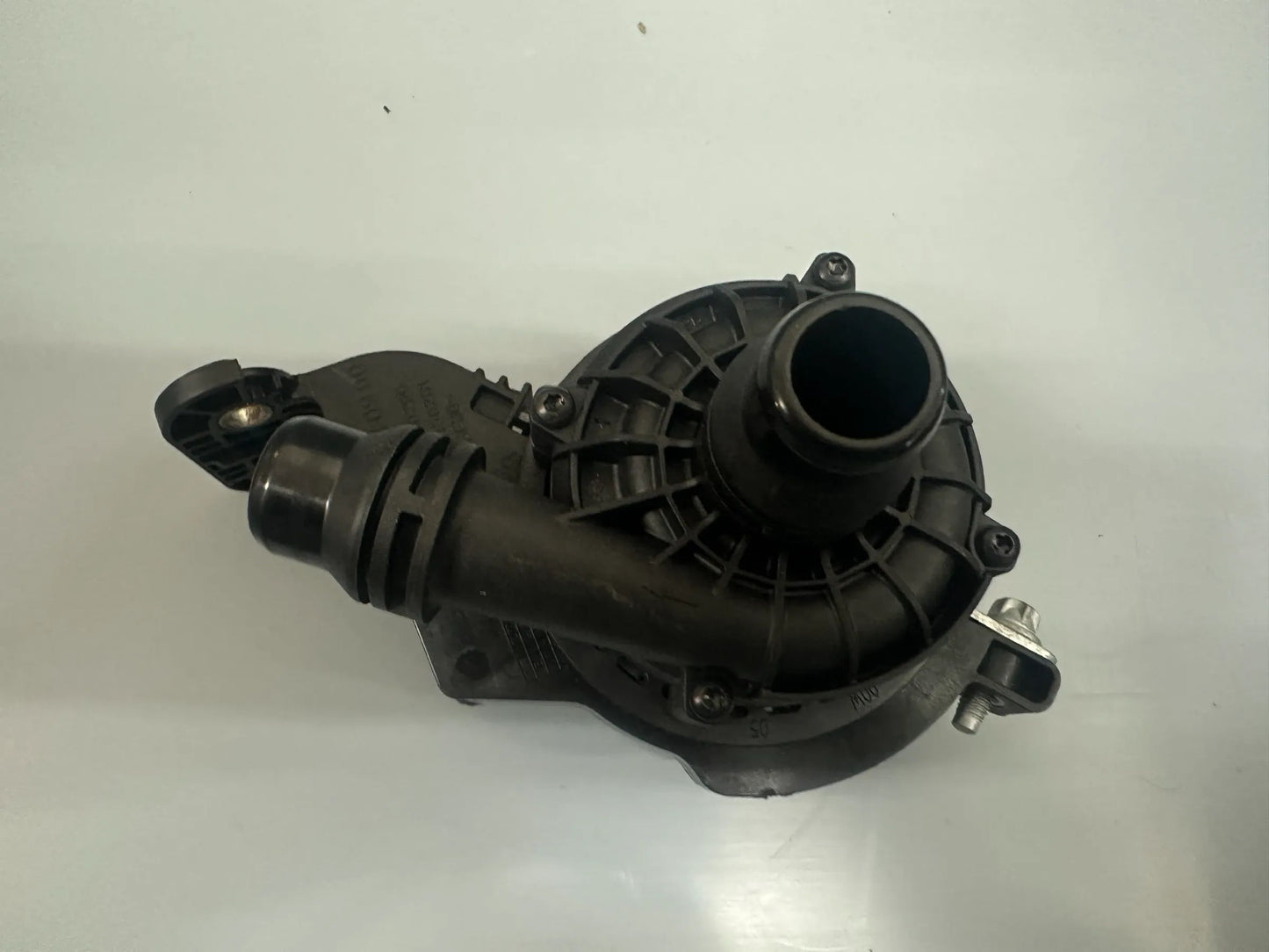 Original Mercedes Benz Kühlmittelpumpe A0005003001 NEU