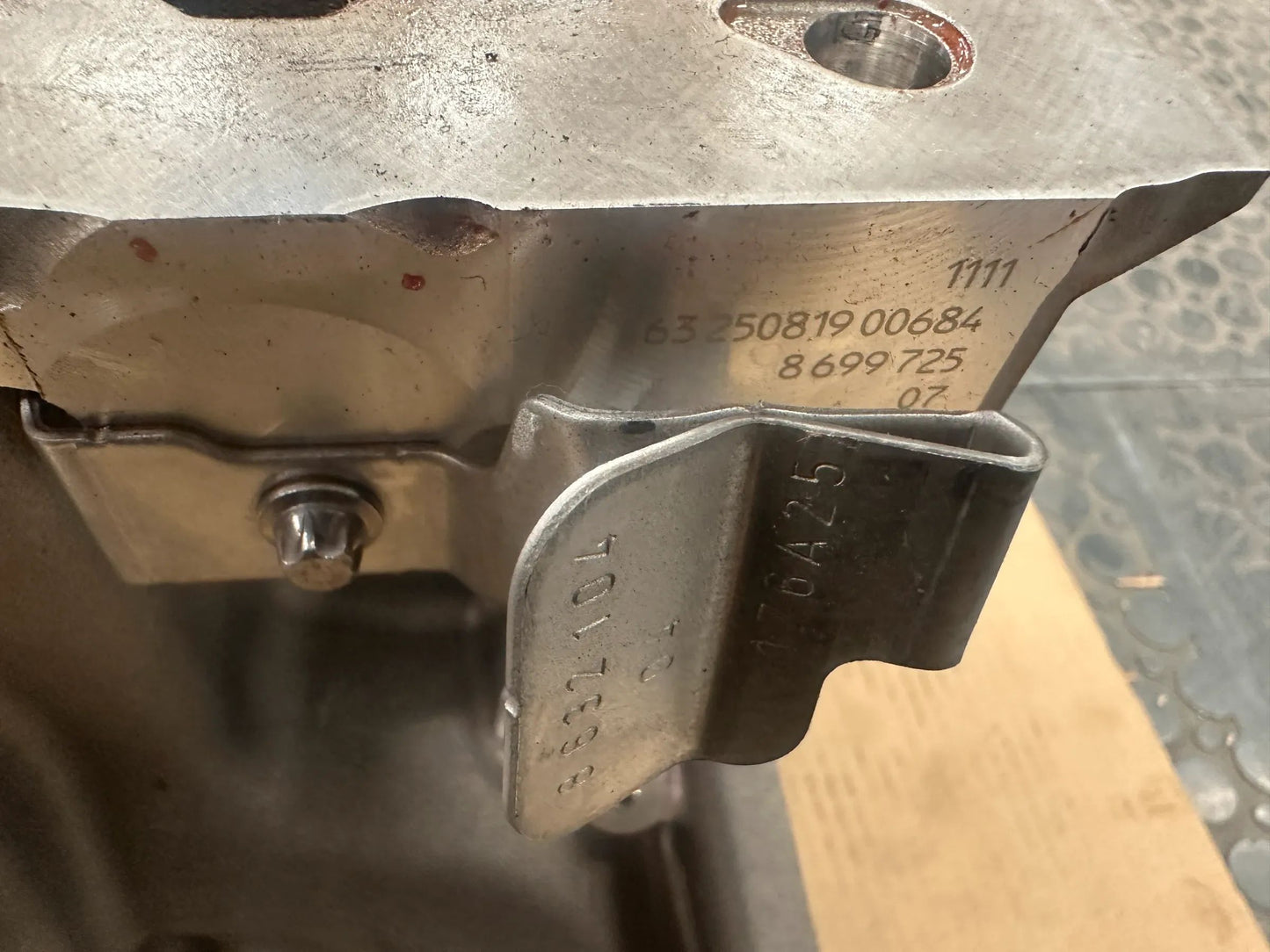 Original BMW Motorblock B38A15P 8631944 NEU
