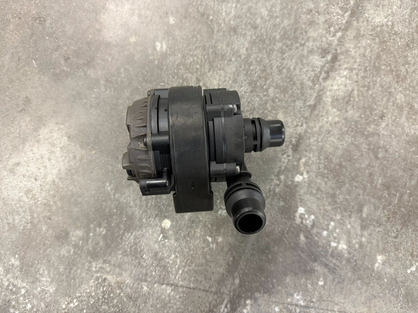 Original BMW i12 i15 i8 Zusatzkühlmittelpumpe 8600287 0392024056 NEU