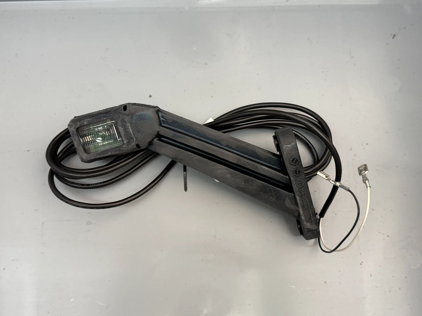 Original Hella Umrissleuchte Links 2XS 011 744-031 NEU
