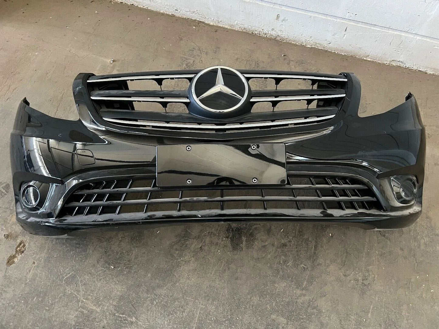 Mercedes Benz Vito W447 Front-Stoßstange Obisidianschwarz-Metallic