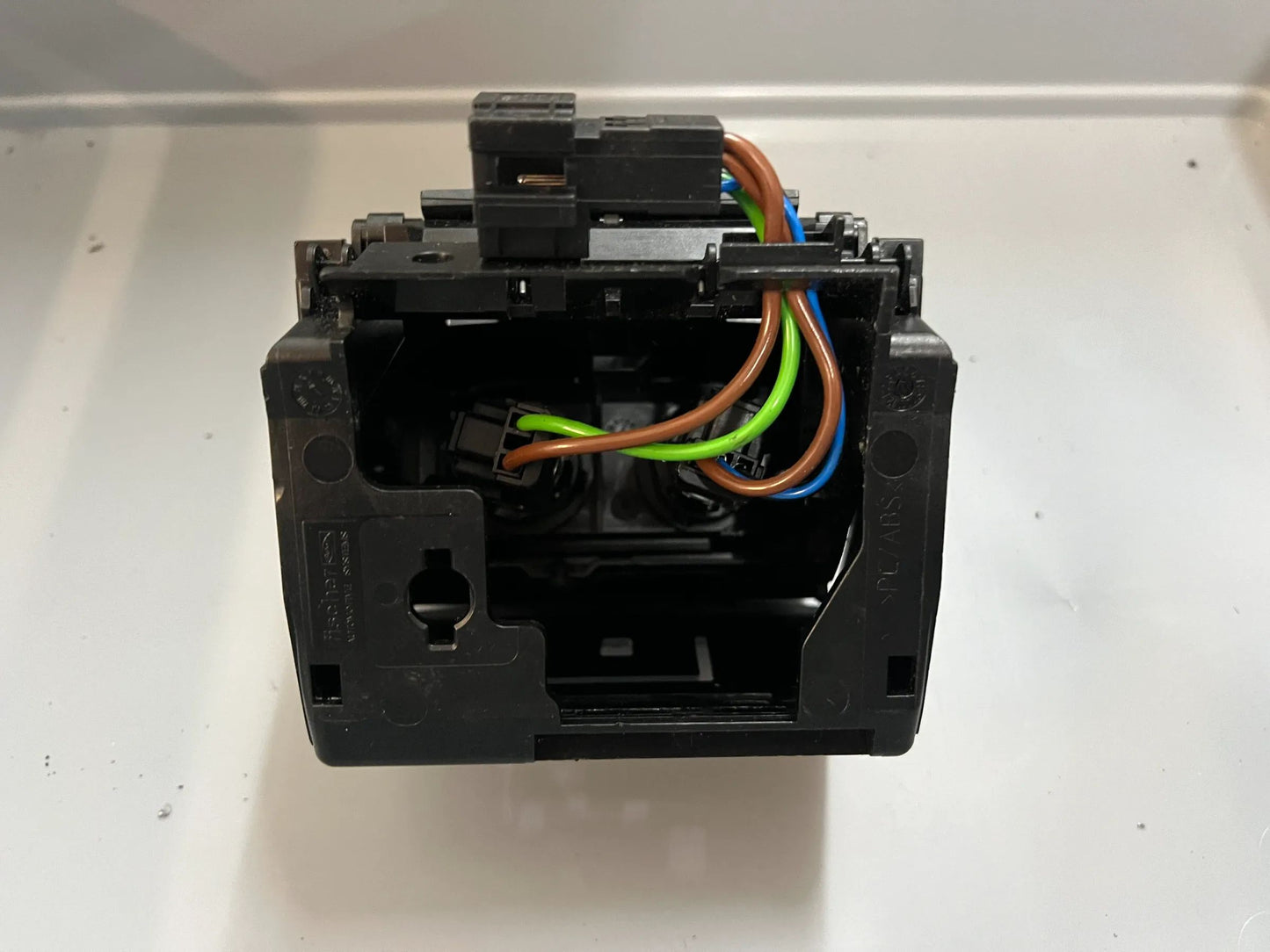 Original Mercedes-Benz Gehäuse mit Steckdose A2218200009 NEU