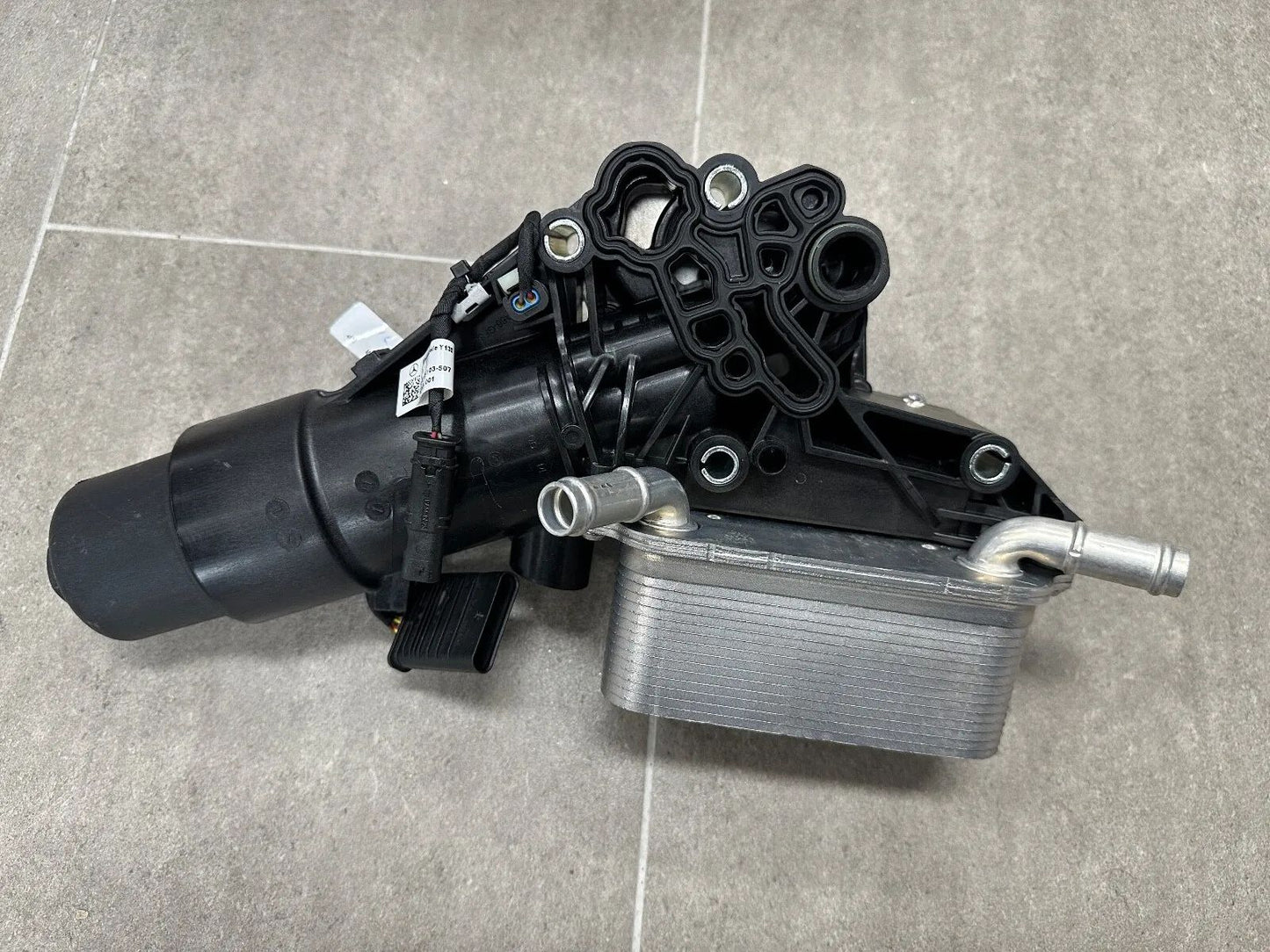 ORIGINAL Mercedes Ölfilterbock mit Ölkühler OM654 A6541806300 / A6541806100 NEU