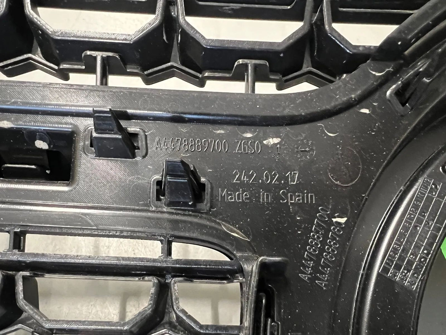 ORIGINAL Mercedes Benz V-Klasse FACELIFT NEW MODELL W447 Stoßstange vorne NEU