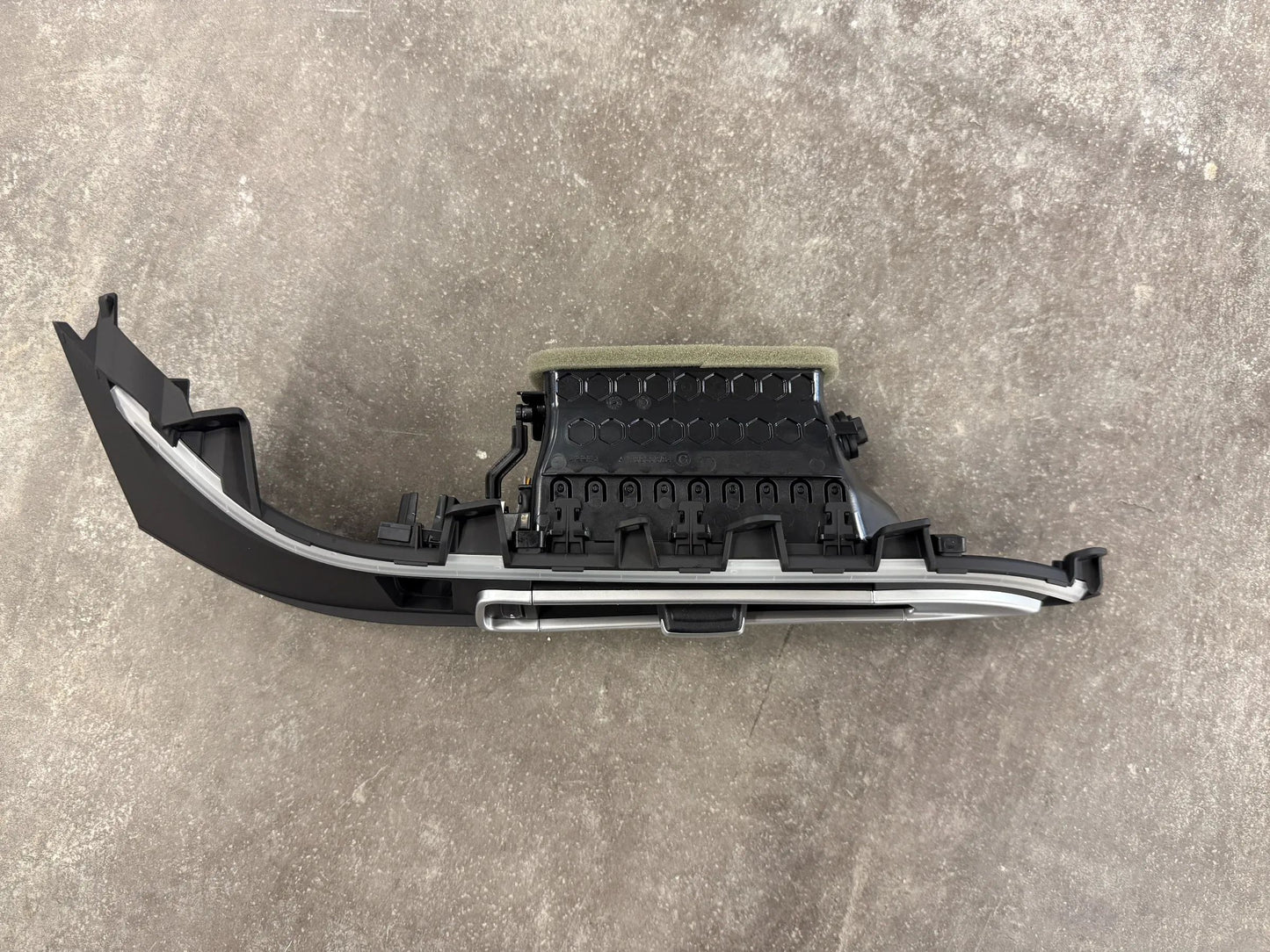 Original BMW i12 i15 i8 Frischluftgrill Mitte 9319979 64229319979 NEU