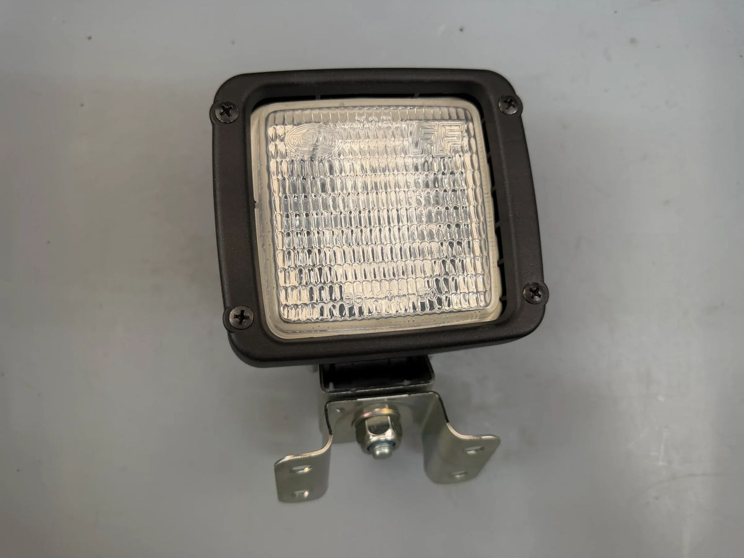 Original Hella Arbeitsscheinwerfer 1GA 007 506-091 NEU