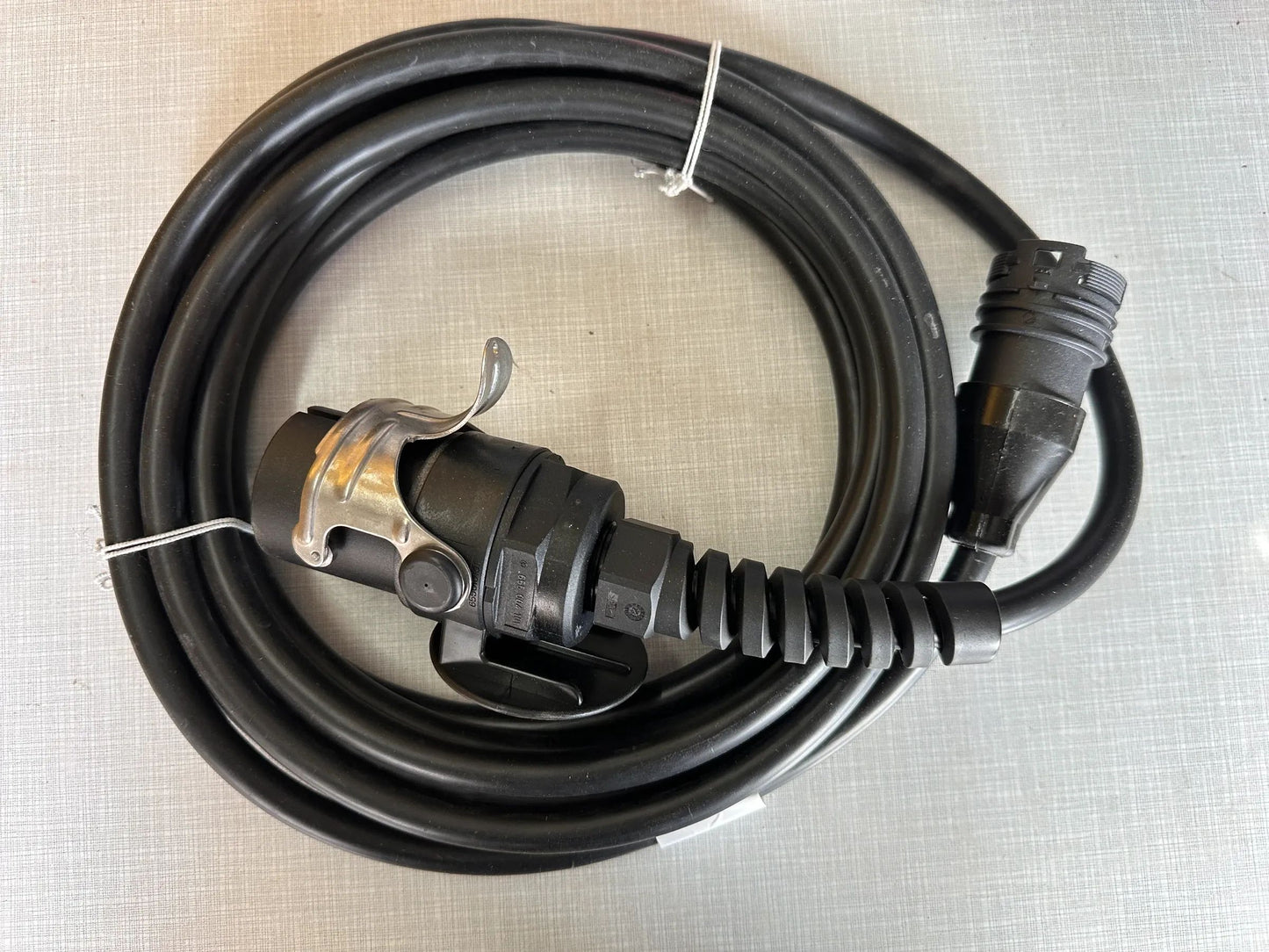 Original Hella Anhänger-Adapter 8KA 340 843-021 NEU