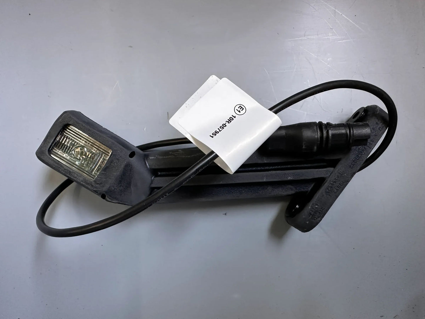 Original Hella Umrissleuchte 2XS 011 744-111 NEU