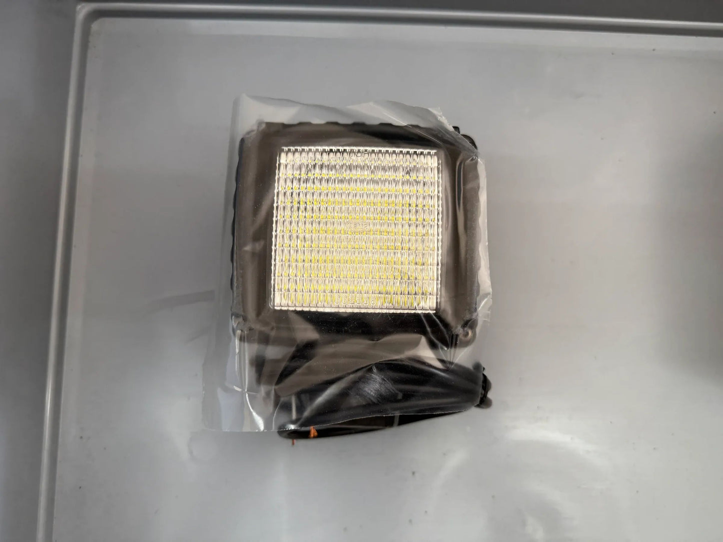 Original Hella Arbeitsscheinwerfer 1GA 996 192-001 NEU