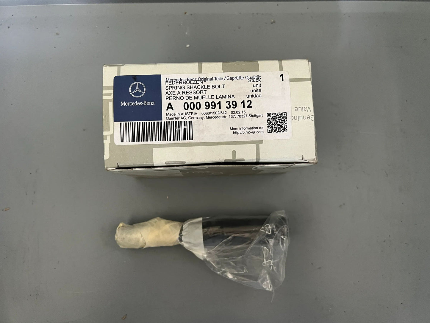 Original Mercedes-Benz Federbolzen A0009913912 NEU
