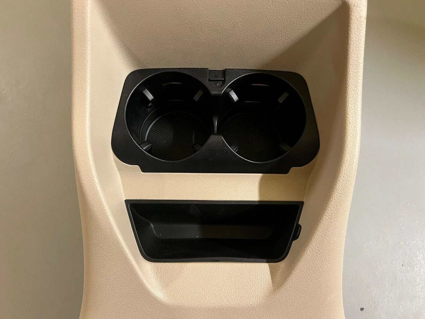 ORIGINAL Mercedes Benz V-Klasse Kühlschrank/Kühlfach/Mittelkonsole Beige
