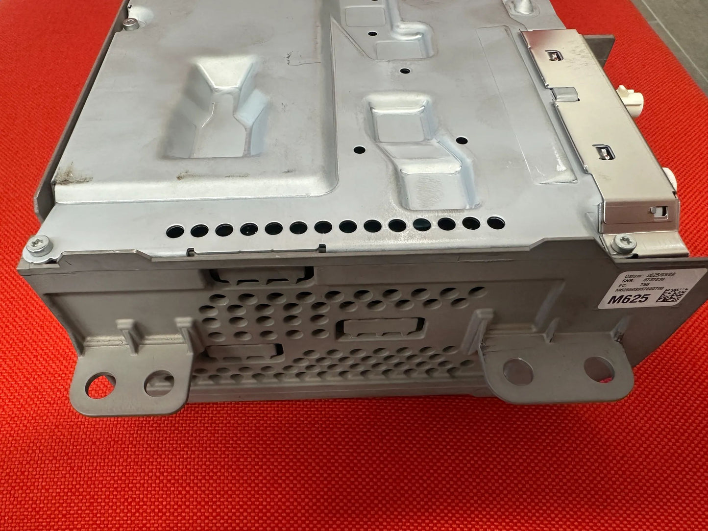 MERCEDES BENZ STEUERGERÄT AUDIOSYSTEM / RADIO-CD / NTG7Q / 2960677 A1679002936