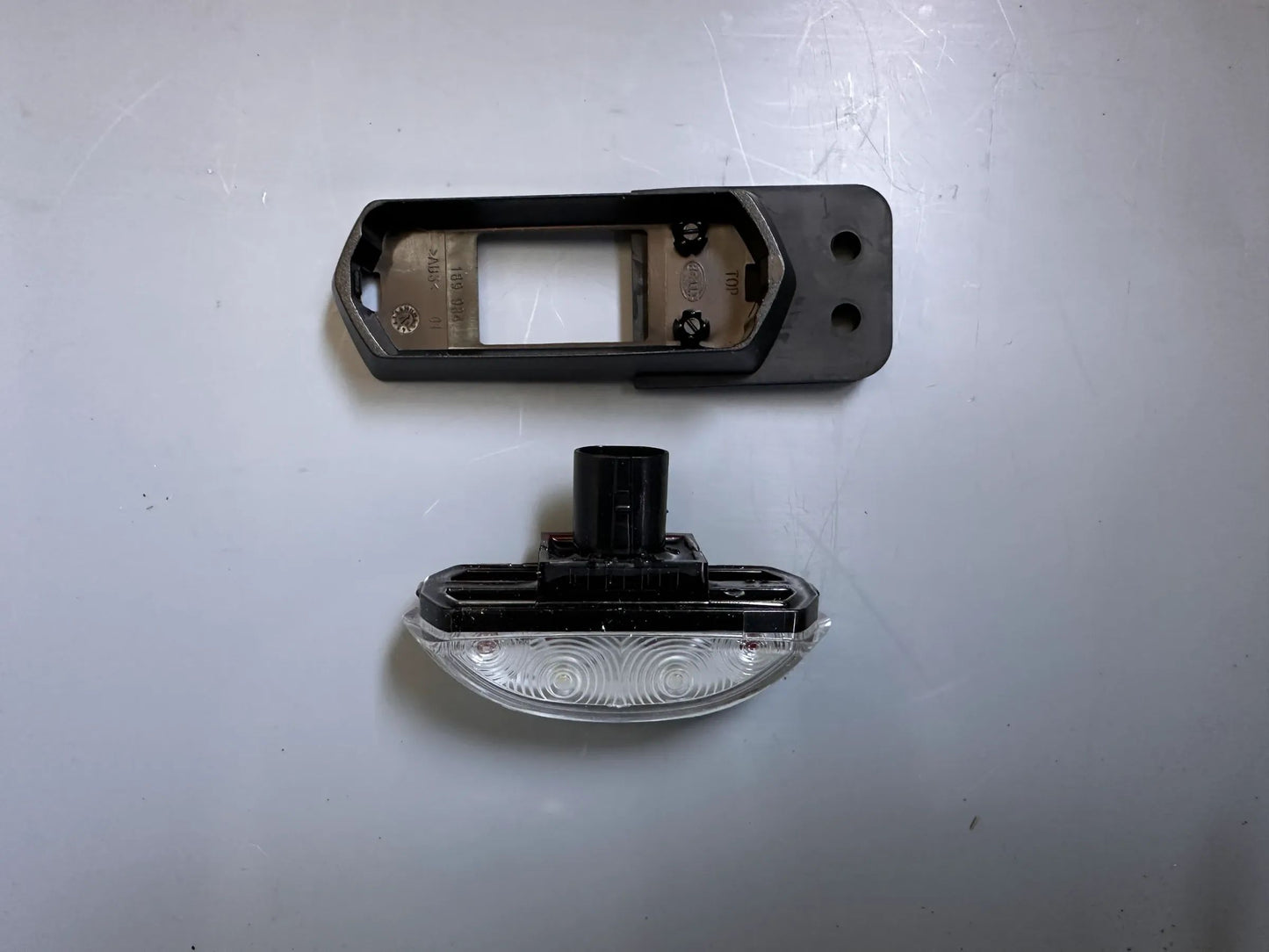 Original Hella Umrissleuchte 2XS 205 020-131 NEU