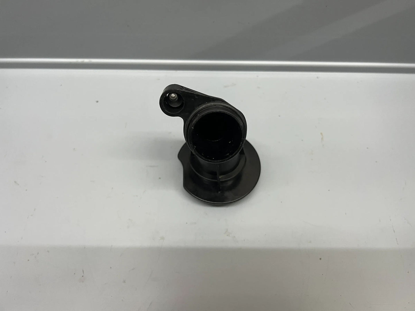 Original Mercedes Benz Öleinfüllrohr A2820181100 NEU