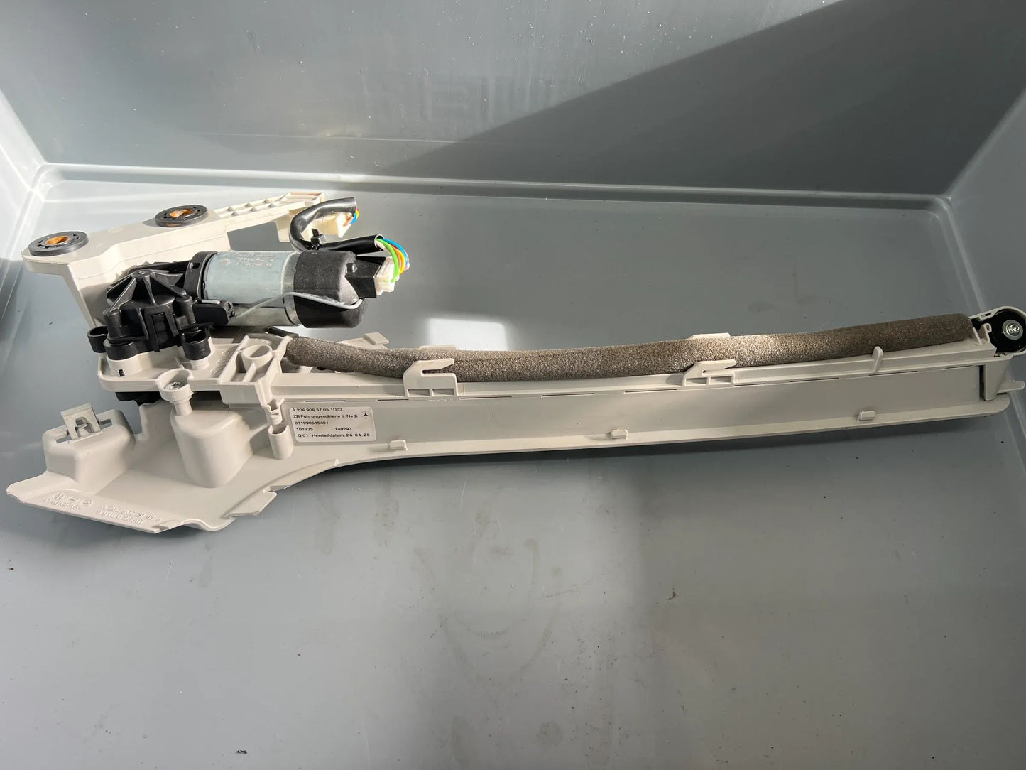 Original Mercedes Benz C-Klasse W206 Getriebemotor Rollo rechts A2069065705 NEU