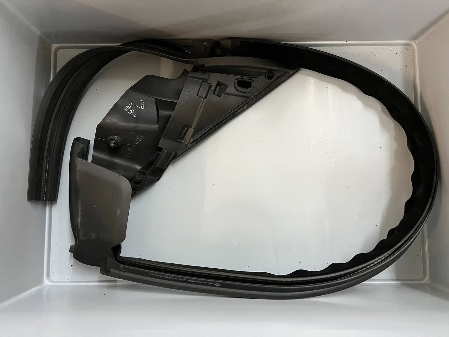 Original Mercedes-Benz E-Klasse W238 Fensterführung A2387205001 NEU