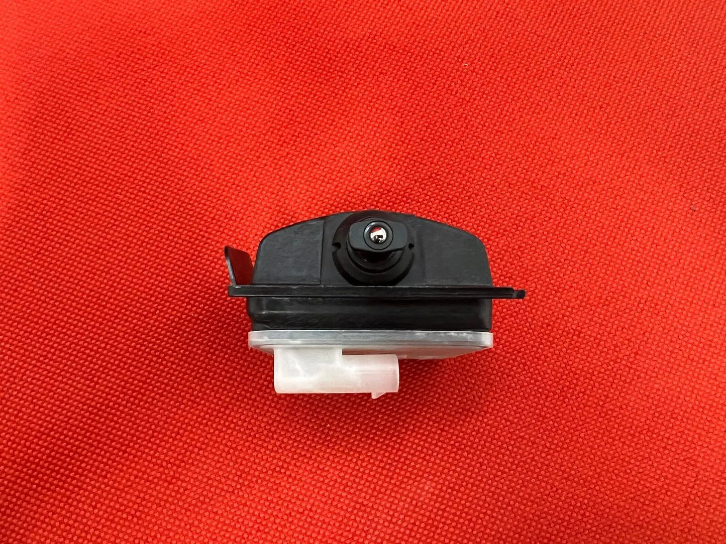 ORIGINAL Mercedes Benz ZENTRALVERRIEGELUNGSMOTOR Steckdosenmulde A0008206212 NEU
