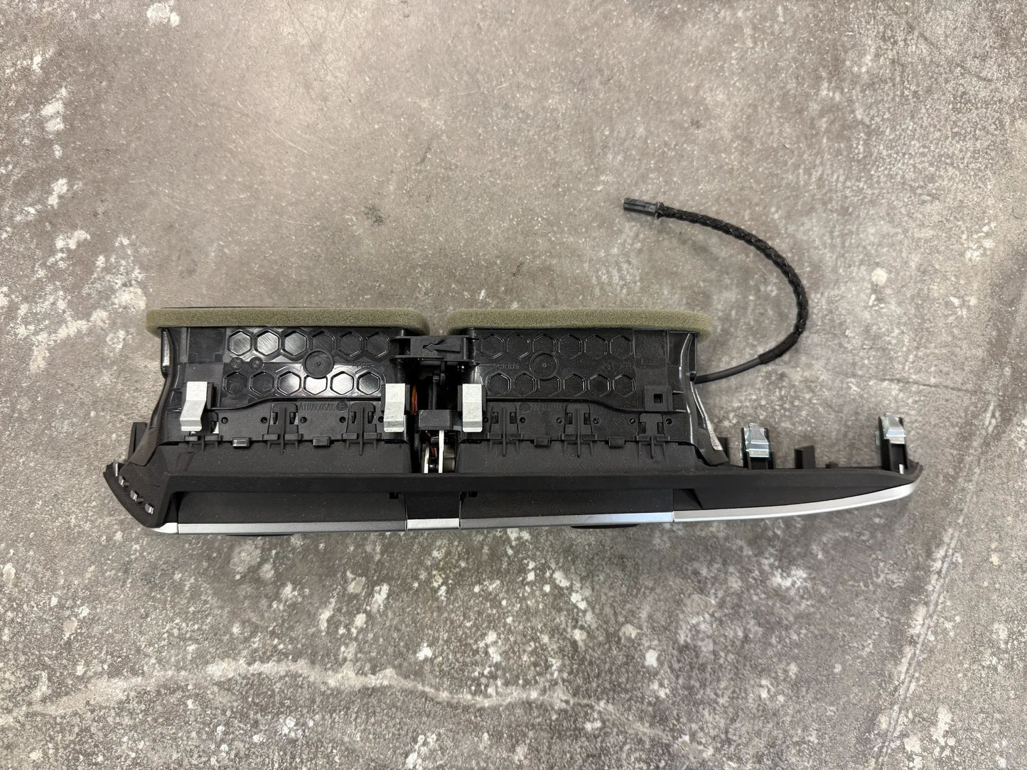 Original BMW i12 i15 i8 Frischluftgrill links 9320893 64229320893 NEU