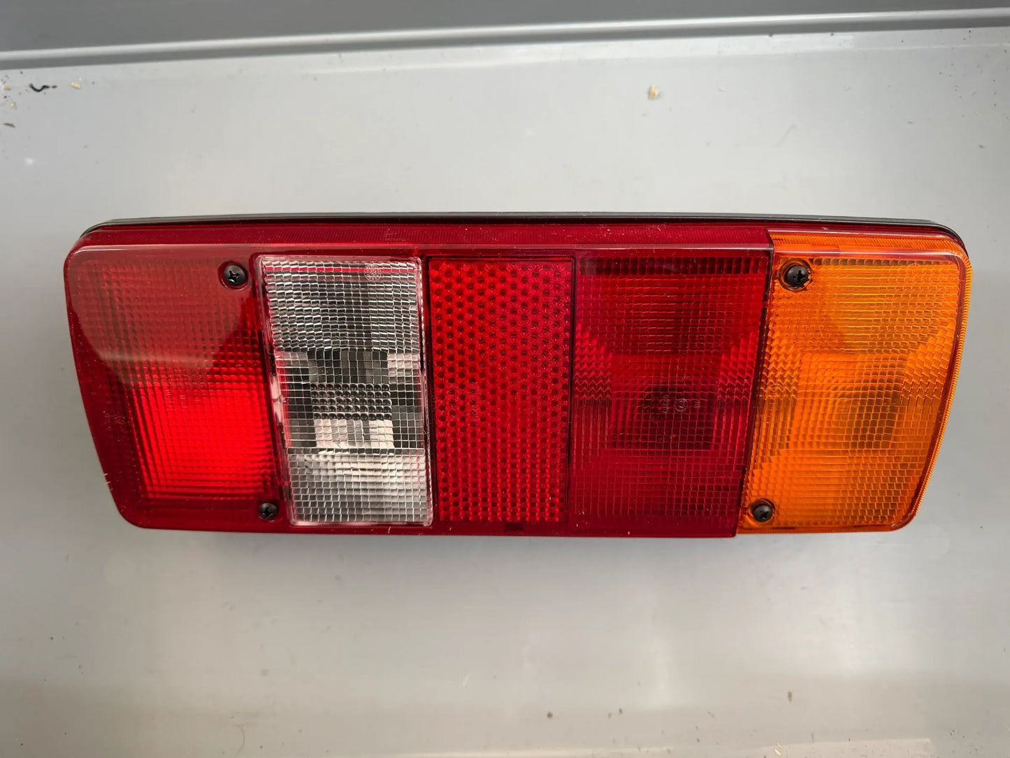 Original Hella Heckleuchte 2VP 003 567-121 NEU