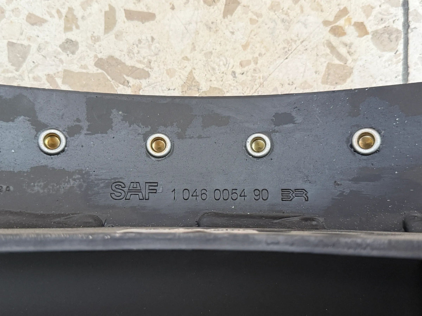 Original SAF-HOLLAND SE Bremsbacke Bremsbelag 1046005490 NEU
