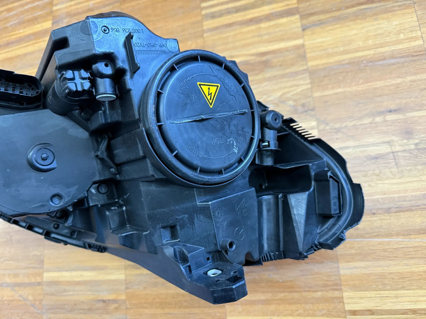 Original Mercedes-Benz W246 Scheinwerfer A2468204161